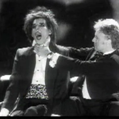 Queen - The Show Must Go On_9__0025